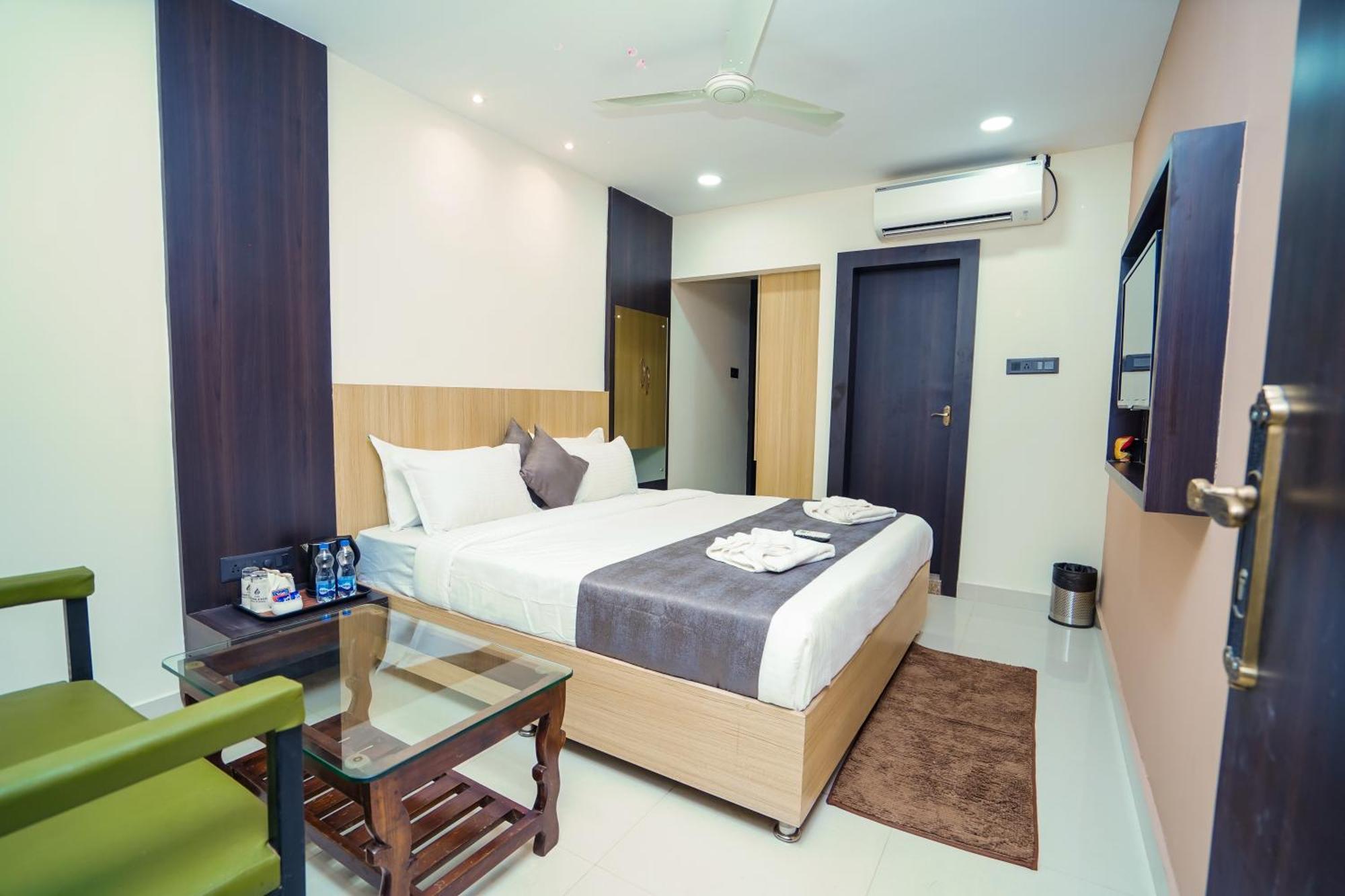 Hotel Middleton Nxt ブバネーシュワル エクステリア 写真
