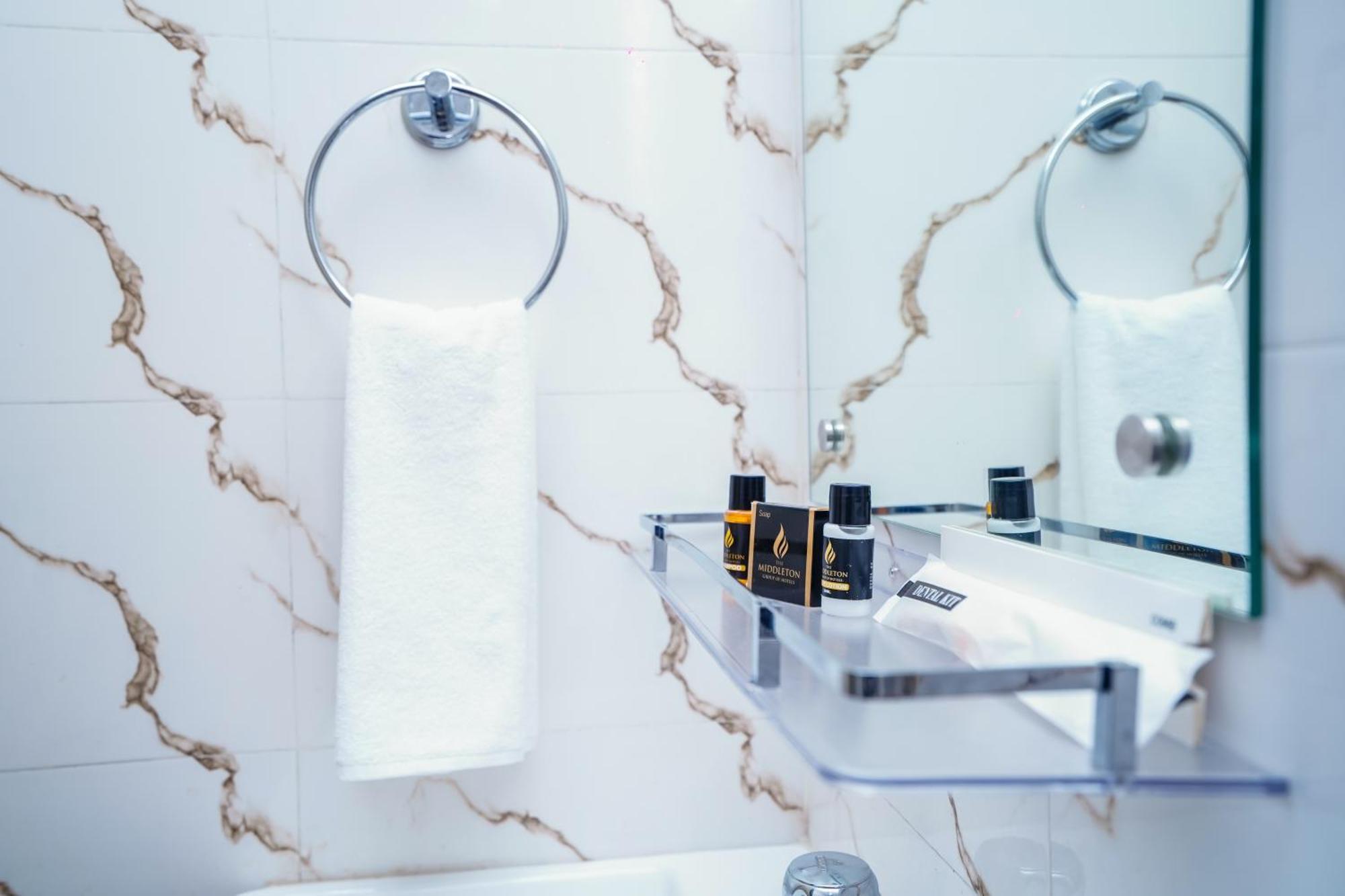 Hotel Middleton Nxt ブバネーシュワル エクステリア 写真