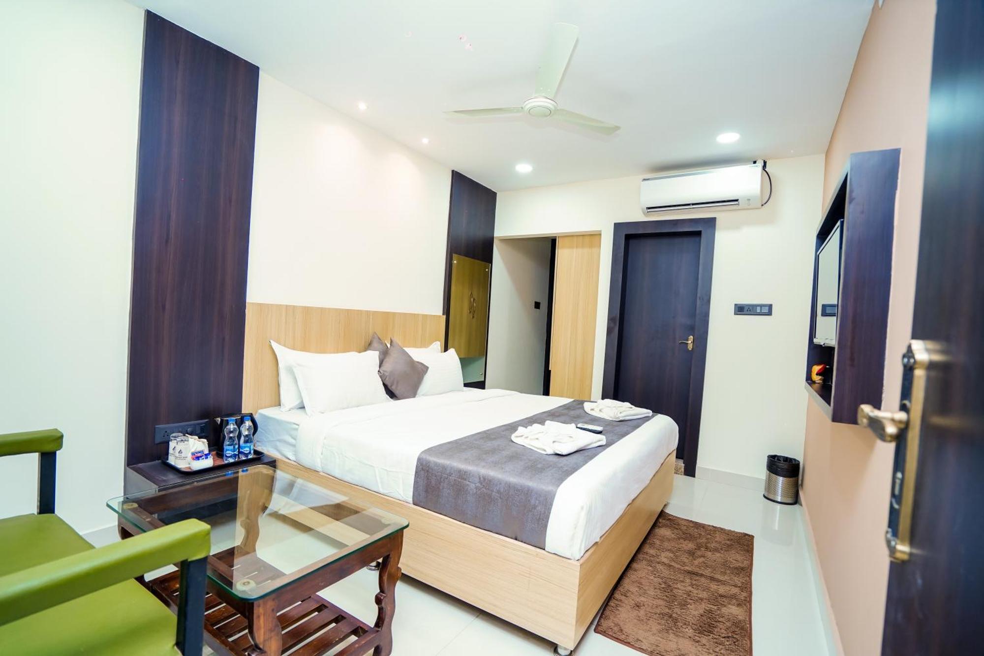 Hotel Middleton Nxt ブバネーシュワル エクステリア 写真