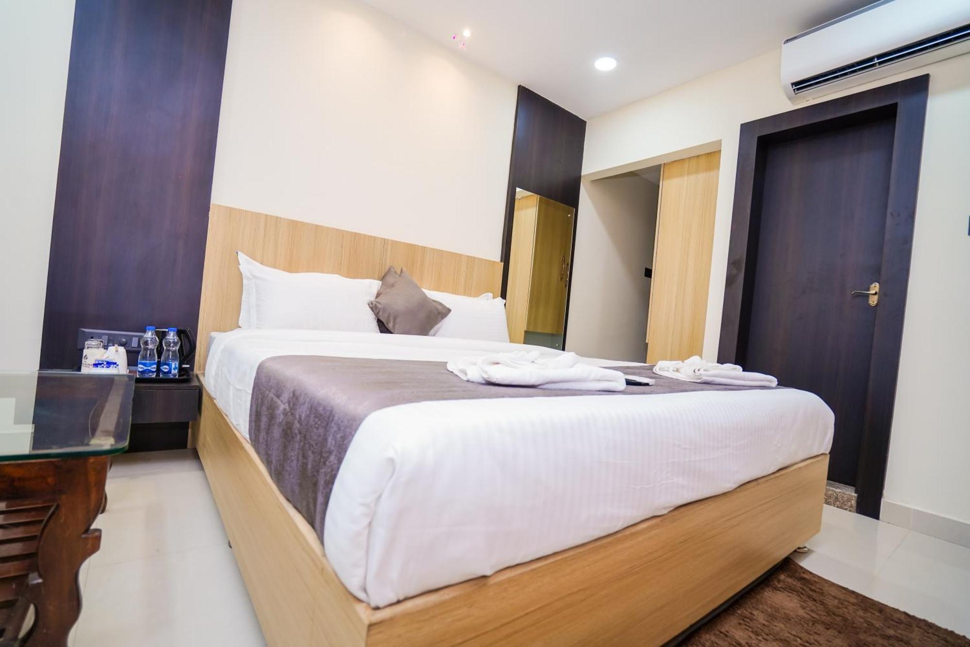 Hotel Middleton Nxt ブバネーシュワル エクステリア 写真