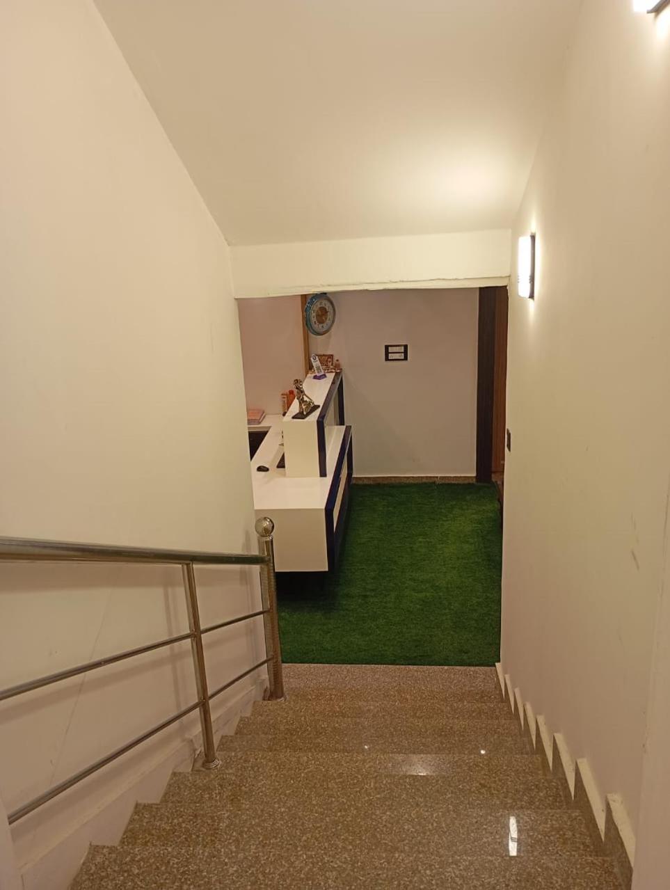 Hotel Middleton Nxt ブバネーシュワル エクステリア 写真